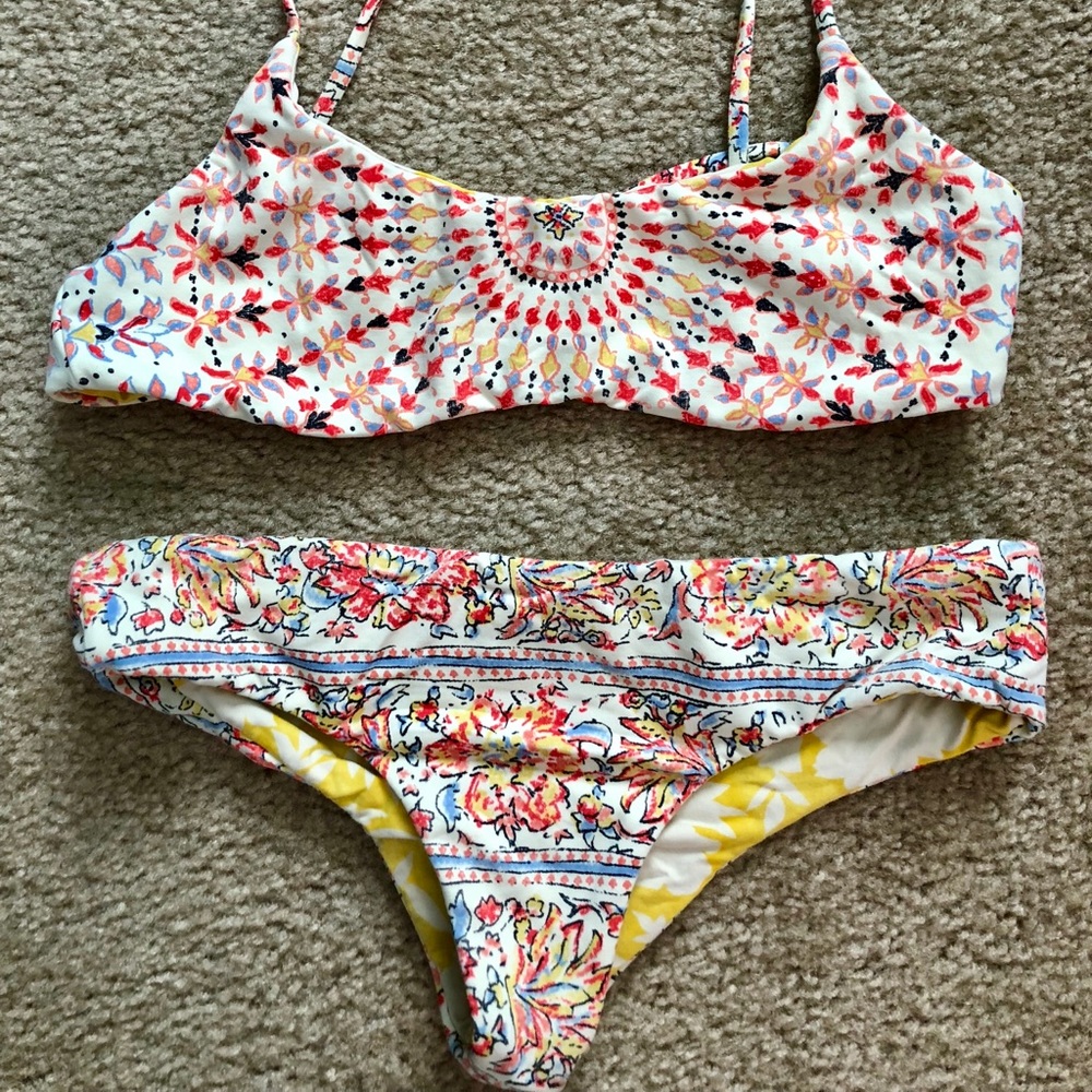 Billabong bathing suit top